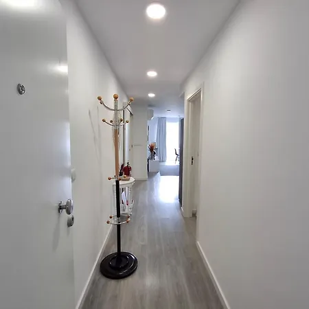 Daire Smile And Wave