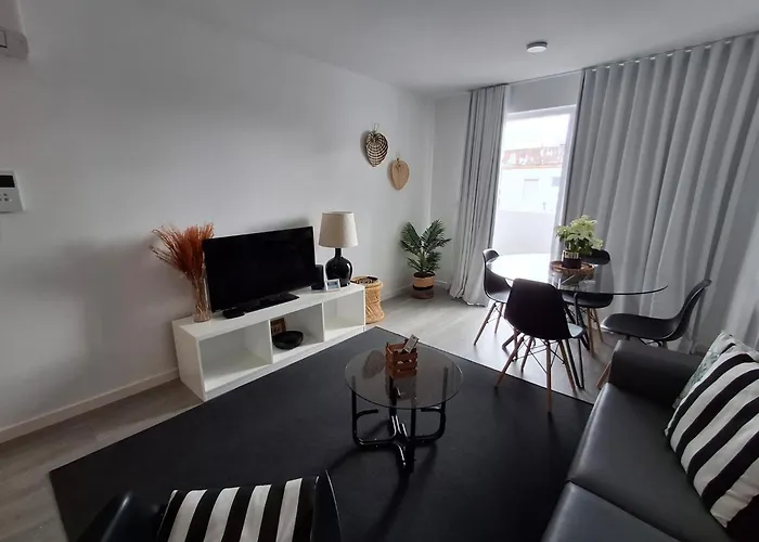 Smile And Wave Ponta Delgada