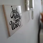 Apartment Smile And Wave *