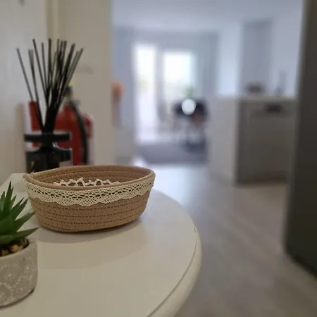 Smile And Wave Ponta Delgada